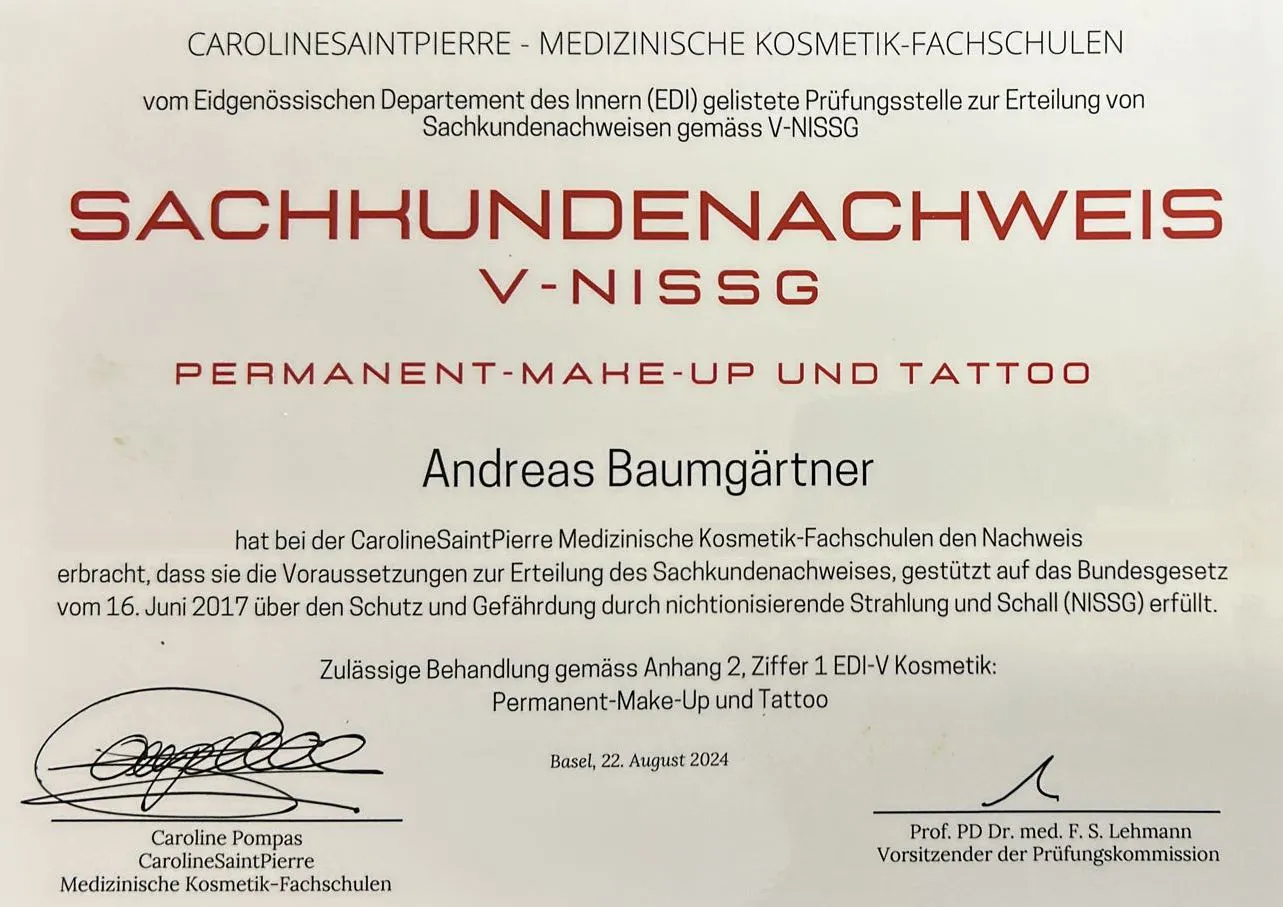 Sachkundenachweis V-NISSG von Andreas Baumgärtner, ausgestellt durch CarolineSaintPierre – Medizinische Kosmetik-Fachschulen, Basel (22. August 2024)